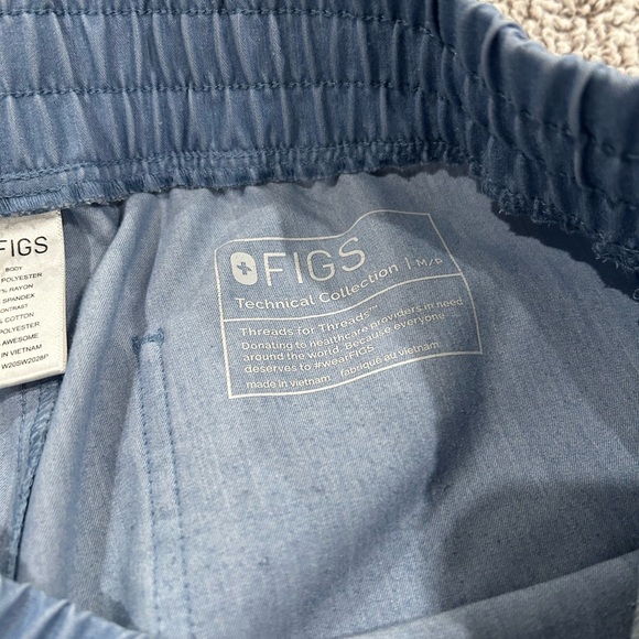 Figs Light Heather Denim Scrub Set - Picture 5 of 6